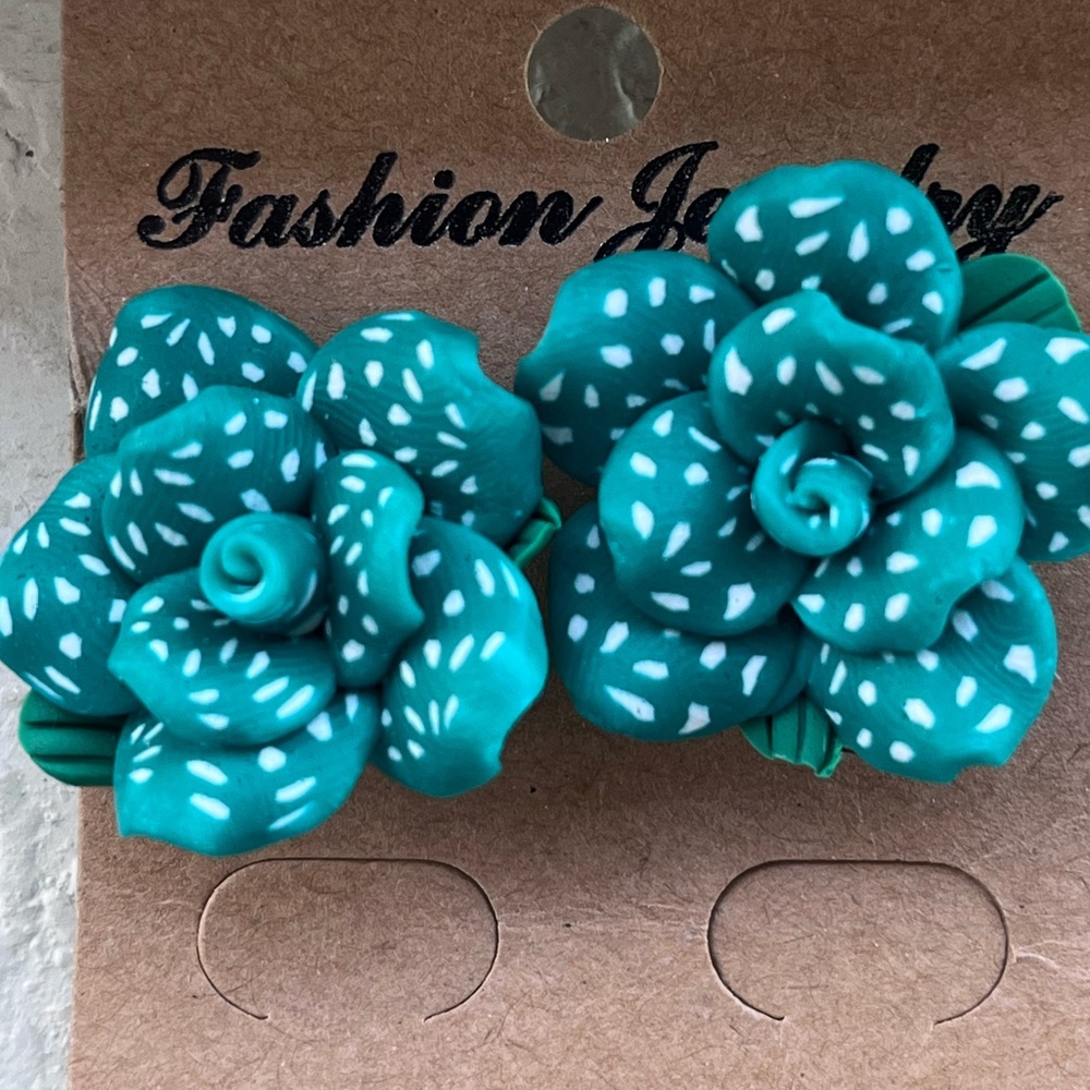NWT Bluish Green with White Speckles Polymer Clay 3D Flower Pierced Earrings